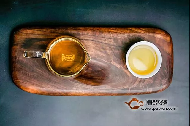 十年臻藏陈年福饼如约而至：这杯茶的成长光景，抵十年尘梦！