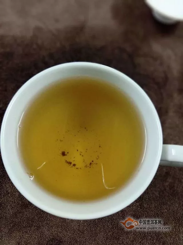 瑞贡天朝，起起伏伏如杨花｜2018年兴海茶业易武生态乔木生茶357克试用评测