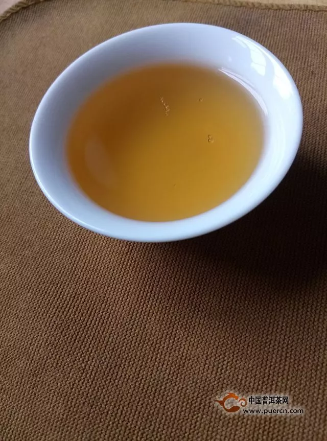 八角亭小乾坤：一款凉喉茶