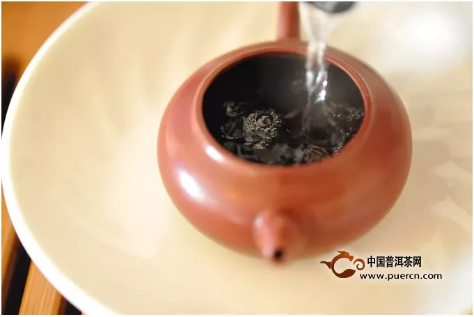 盖碗与茶壶泡茶的区别，泡茶是用盖碗好紫砂壶好？