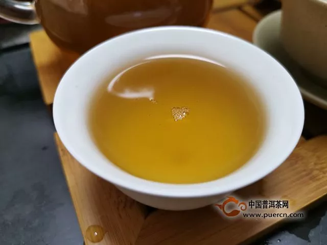 繞不開的易武——八角亭票印一號(hào)生茶