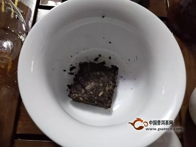 2017年润元昌 金色好韵 生茶