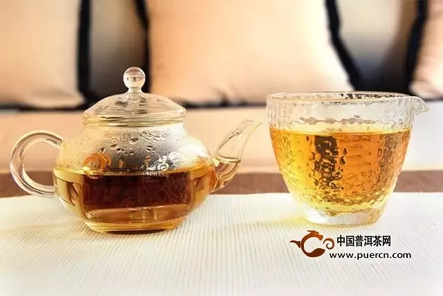 润元昌茶业：喝茶配茶食，才足够惬意。