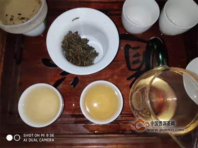 松烟香生普，烟味茶爱好者的福音｜2012年德凤大叶乔木生茶评测报告
