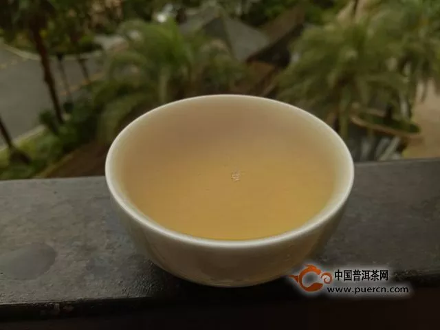 素：2015年荣嫒轩生茶 “素” 357克试用评测