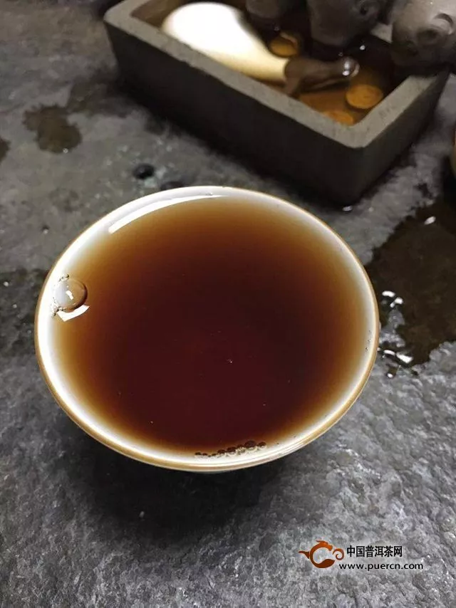 這不是一顆甜棗 ｜品2017潤元昌老茶頭方磚熟茶