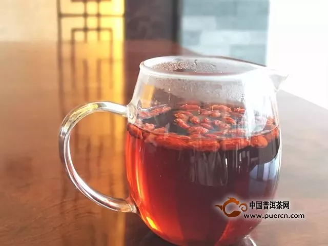 普洱茶能和枸杞能一起泡著喝有什么好處？