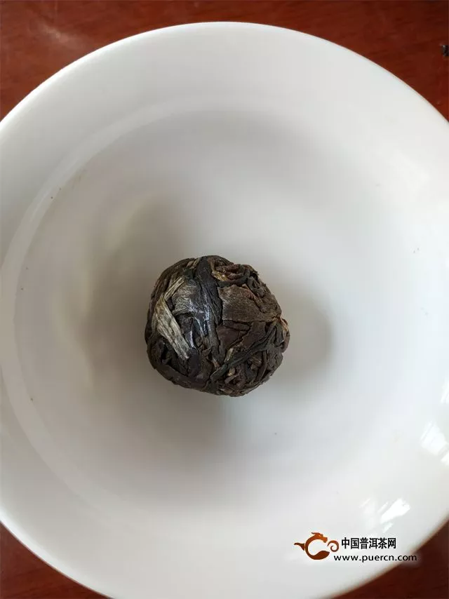 感受布朗山古树茶的刚猛霸气 ——七彩云南2017年布朗春古茶（珑珠）生茶试用报告