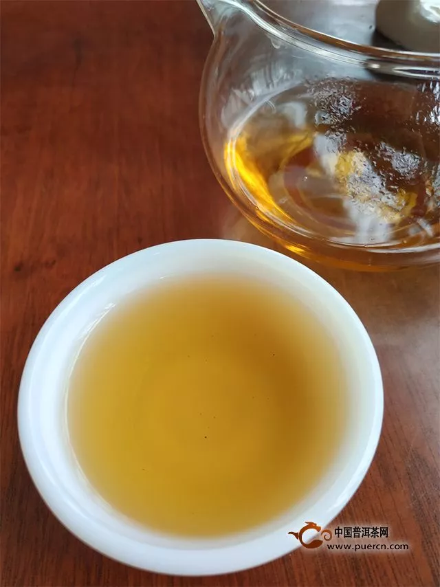 感受布朗山古树茶的刚猛霸气 ——七彩云南2017年布朗春古茶（珑珠）生茶试用报告