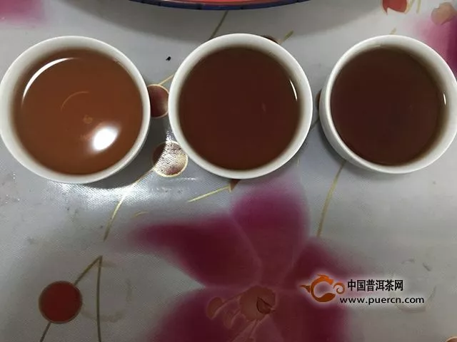 雨天品飲德豐昌熟茶勐海印象