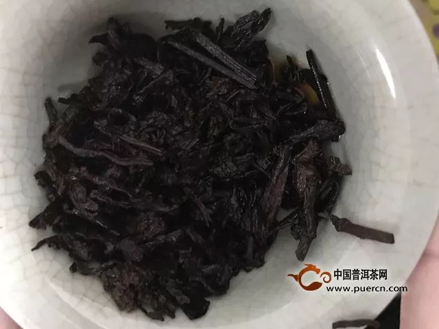 雨天品飲德豐昌熟茶勐海印象