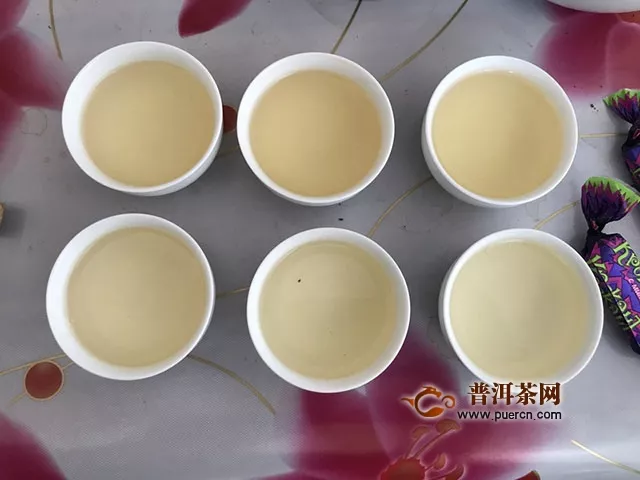 2016年中茶普洱红印铁饼生茶评测