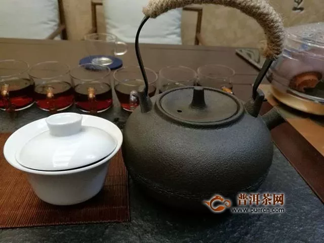 2014年德豐昌-醇厚熟茶品鑒