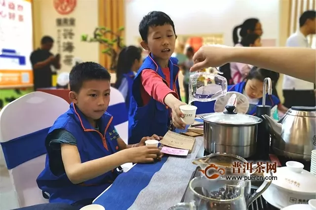 兴海茶两款新品亮相2019郑州茶博会