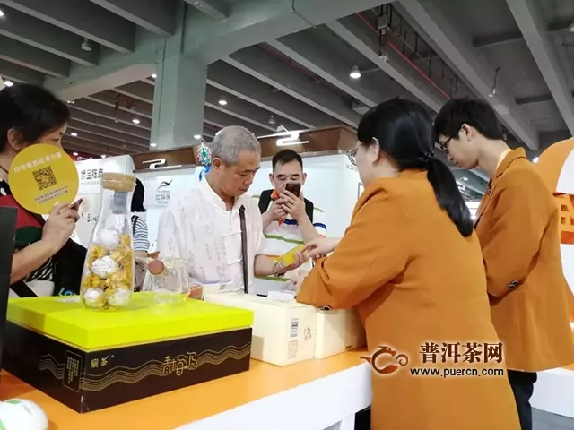 茶博会第四天，东莞茶叶协会会长莅临现场指导~