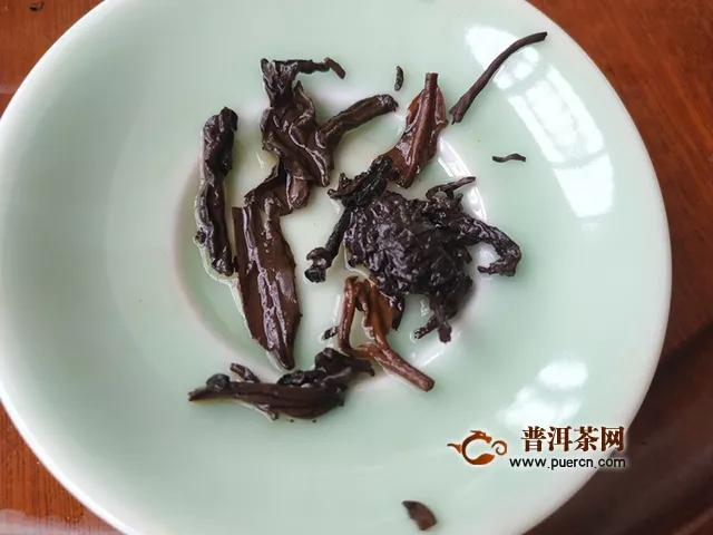 注冊成為  新茶網(wǎng)用戶并登錄 申請試用  填寫資料 公布名單  郵寄產(chǎn)品 提交試用報告 入口甘醇厚重，韻味延綿悠長 ——2015年云源號布朗古樹貢磚（熟茶）試用報告