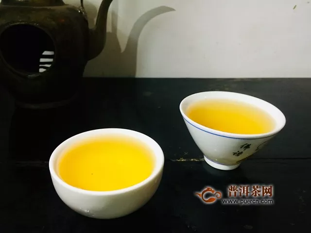 “伏龍”——古今多少事，都付茶談中！試飲潤元昌2018年伏龍生茶