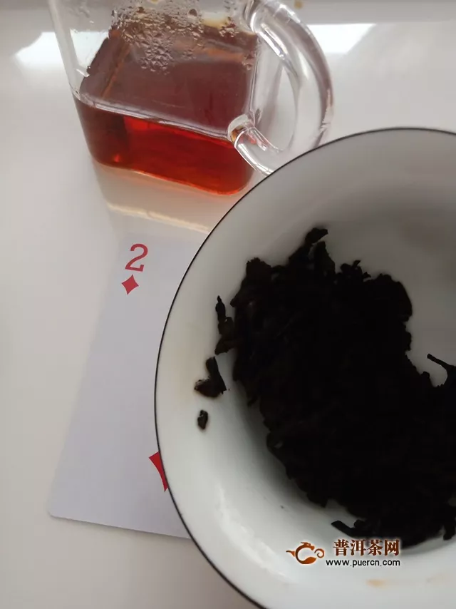 2017年云源號布朗貢餅熟茶試用評測報告：好熟茶難遇，遇見布朗貢餅！