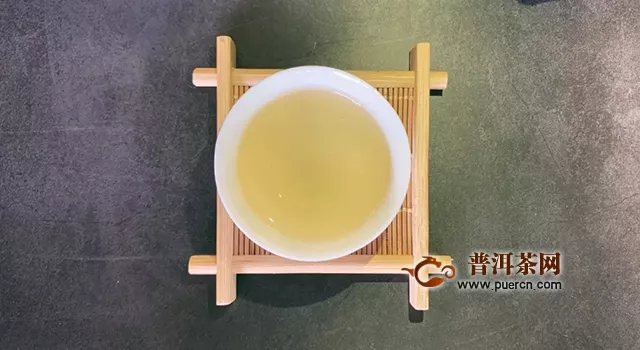 【新品上市】幽谷仙韵，味醇透香——2019中茶“蝴蝶水仙白”白茶饼