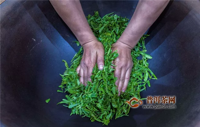 绿茶制作工艺，分为杀青、揉捻和干燥三个步骤！