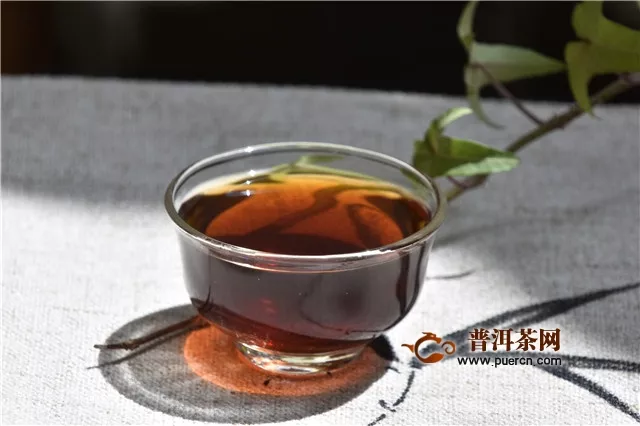 八角亭紫印古树圆茶：显毫香正，滋味醇厚