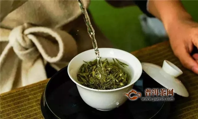龙井茶有几种香型，豆香、栗香、清香和兰香！
