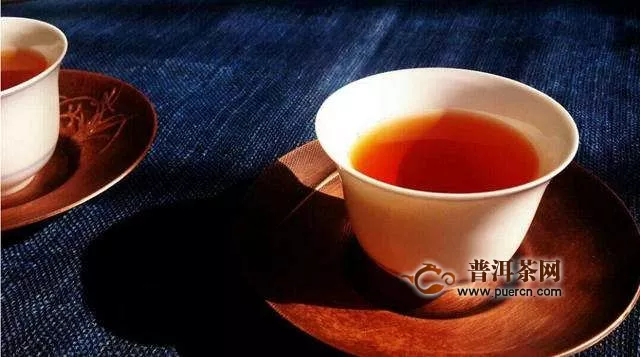 红茶强劲骨骼，喝红茶预防骨质疏松症