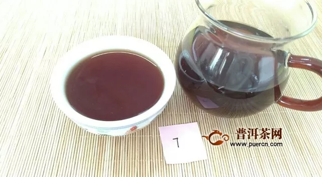 评测 |八角亭•紫印古树熟茶，显毫香正，红浓透亮，滋味醇厚，入口润滑。