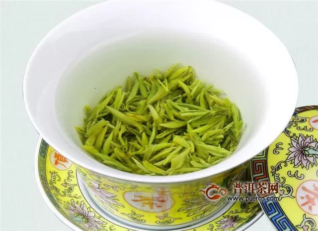 綠茶的沖泡方法和手法，可采用鳳凰三點(diǎn)頭的手勢(shì)！