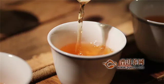 祁门红茶泡茶水温，水温在90度到95度之间！