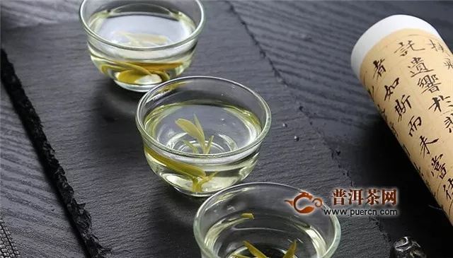 泡黃茶的水溫，熱飲85℃、冷泡70℃！