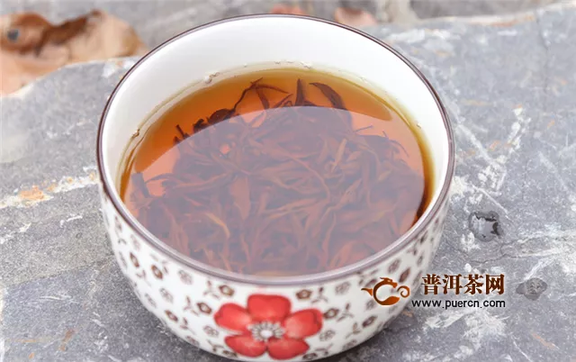 冲泡红茶水温，用95℃—100℃的水即可！