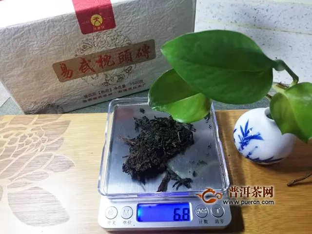 “一品天弘，緣份千里”2019天弘易武枕頭磚熟茶1500克評測報告