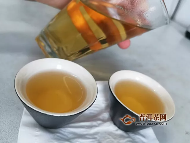 一款清新味口感不錯的日常飲品：2019下關(guān)南詔御沱生茶開湯品鑒報告