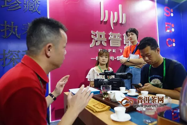 洪普号在武汉秋季茶博会的第二天，都有什么事情发生？