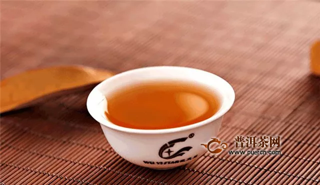 红茶和岩茶哪个好？