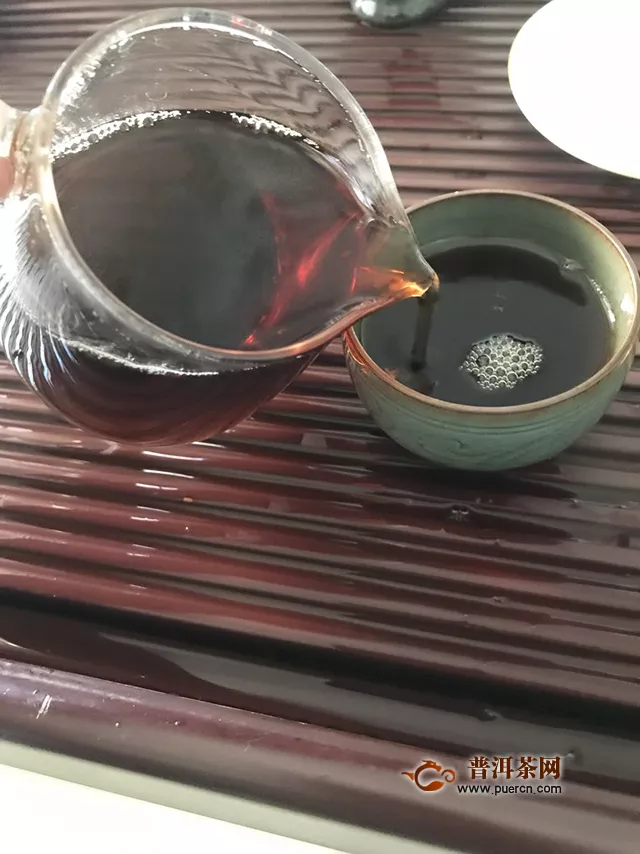 甘甜醇和：2018年天弘班章铁饼熟茶试用评测