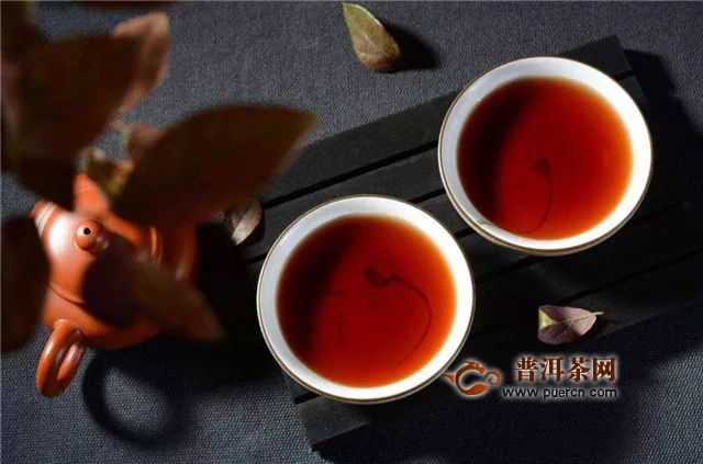 保温杯焖黑茶，焖泡黑茶可用小壶、大壶闷泡！