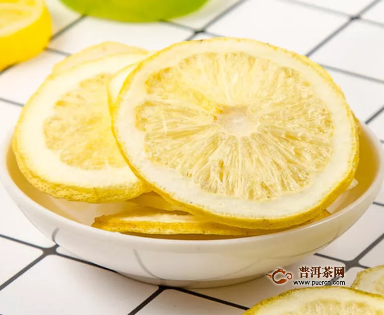  柠檬片泡水有什么功效？柠檬的营养成分