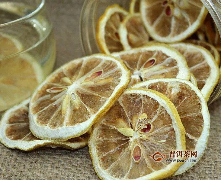  柠檬片泡水有什么功效？柠檬的营养成分