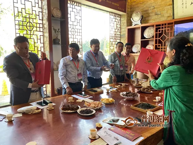 茶无国界!缅甸考察团考察德凤茶业有限公司