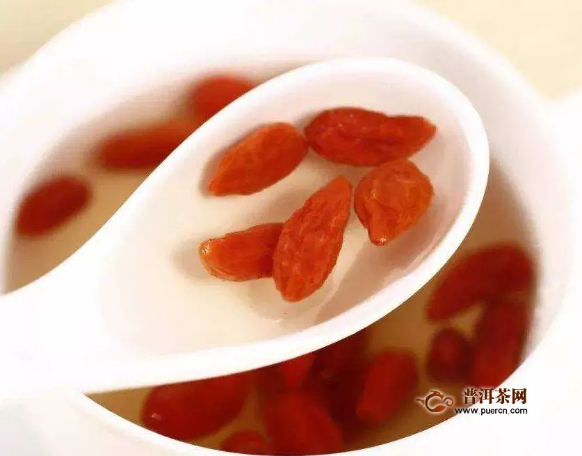 怀孕初期可以喝红枣枸杞玫瑰花茶吗？