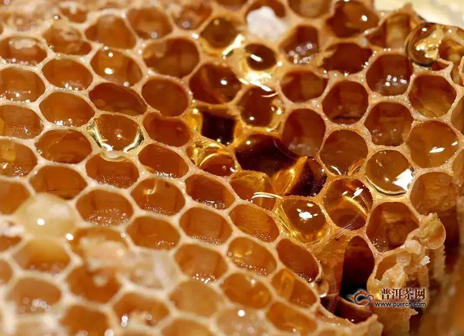蜂蜜泡水的作用与功效，蜂蜜的营养价值