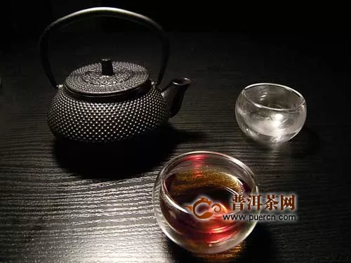 藏茶泡出來綠色，藏茶泡出來的顏色