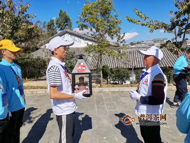 蒲门茶业：六茶赛首站圣灯传递活动在凤庆县锦秀茶尊隆重举行！