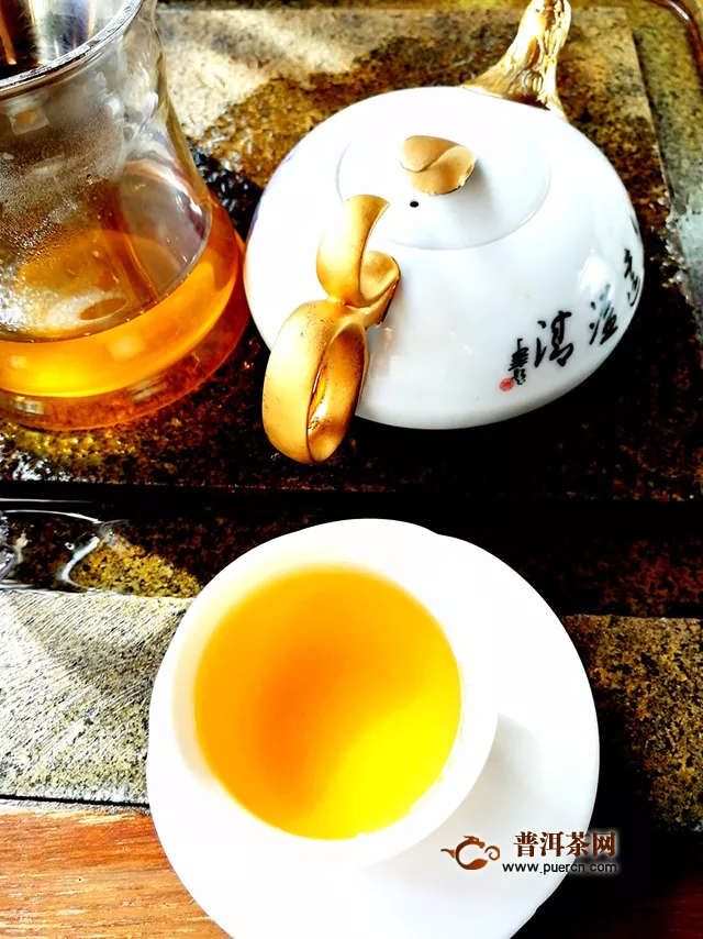 苦澀入口即化舒潤，順滑清爽：2019年下關(guān)沱茶敬業(yè)號綠大樹餅茶試用