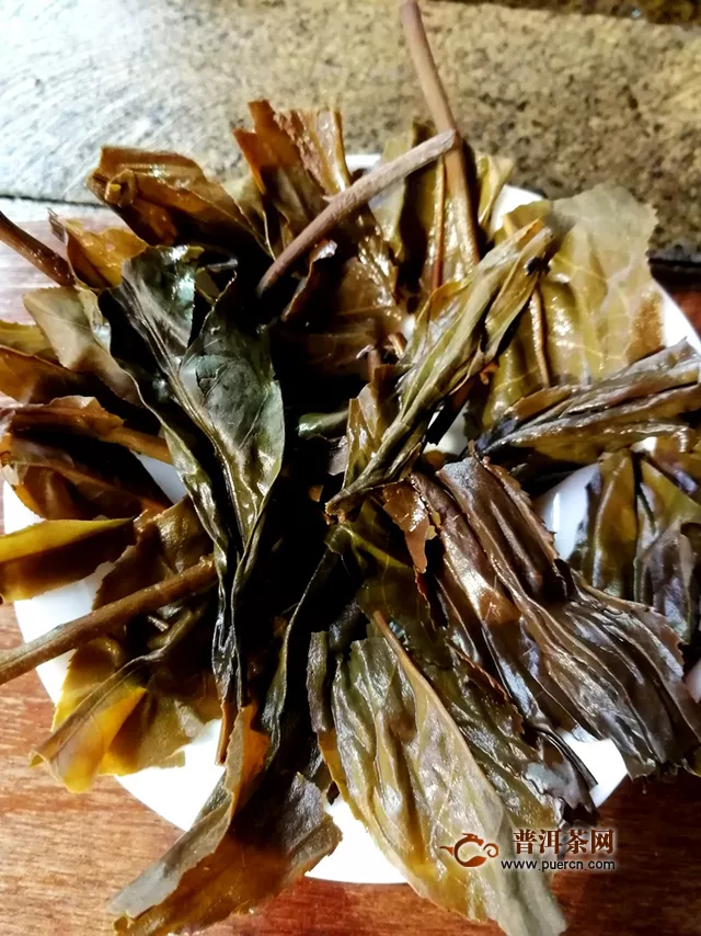 苦澀入口即化舒潤，順滑清爽：2019年下關(guān)沱茶敬業(yè)號綠大樹餅茶試用