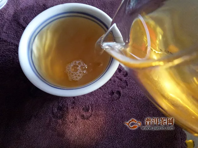 時(shí)人不識(shí)凌云木，直待凌云始道高：2019年興海茶業(yè)烏金號(hào)生茶試用報(bào)告