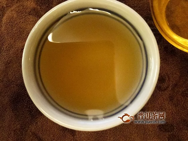 時(shí)人不識(shí)凌云木，直待凌云始道高：2019年興海茶業(yè)烏金號(hào)生茶試用報(bào)告