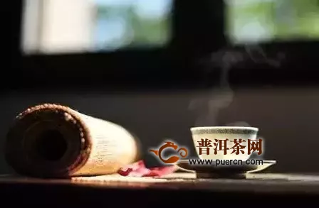 當(dāng)你老了，喝茶，遛狗，不甚歡喜。